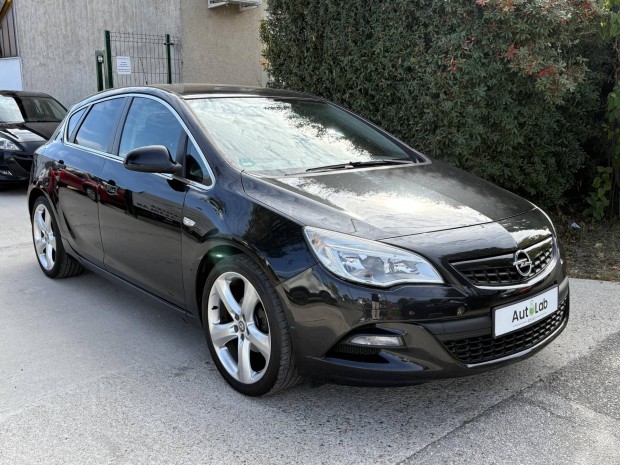 Opel Astra J 1.4 T Cosmo Design Edition / Vezet...