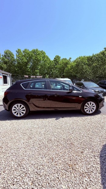 Opel Astra J 1.4 T Cosmo Tempomat.Ülésfütés.SZE...
