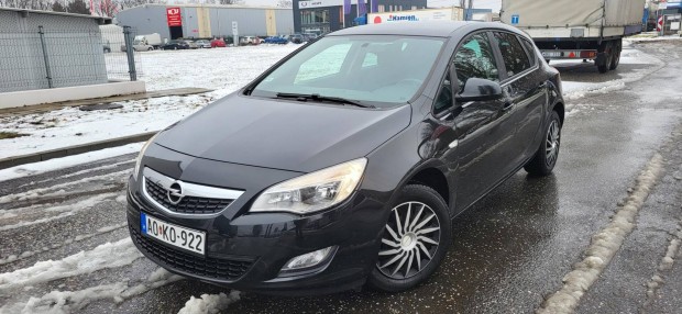 Opel Astra J 1.4 T Cosmo �l�s �s Korm�nyf�t�s....