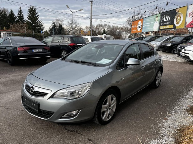 Opel Astra J 1.4 T Cosmo ls fts. Kormny f...