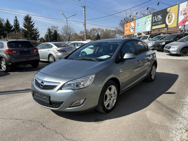 Opel Astra J 1.4 T Cosmo �l�s f�t�s. Korm�ny f�...