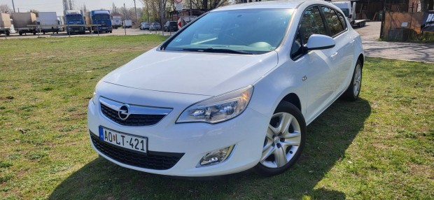 Opel Astra J 1.4 T Cosmo �l�sf�t�s. Korm�nyf�t�...