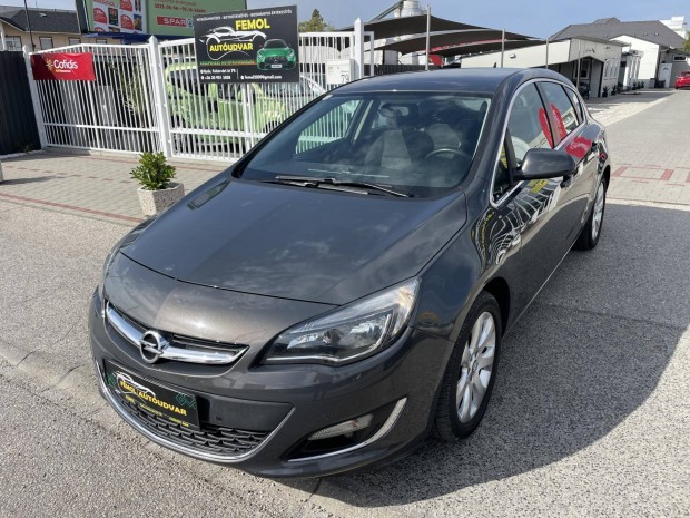 Opel Astra J 1.4 T Cosmo Végig Sz.könyv! Megkím...