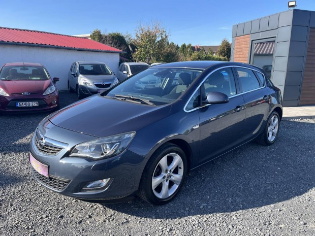 Opel Astra J 1.4 T Cosmo Végig vezetett szerviz...