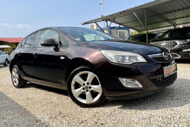 Opel Astra J 1.4 T Enjoy M.O-i/Barna Metál/Vonó...