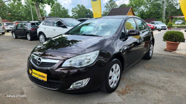 Opel Astra J 1.4 T Enjoy Szép állapot! Tempomat...