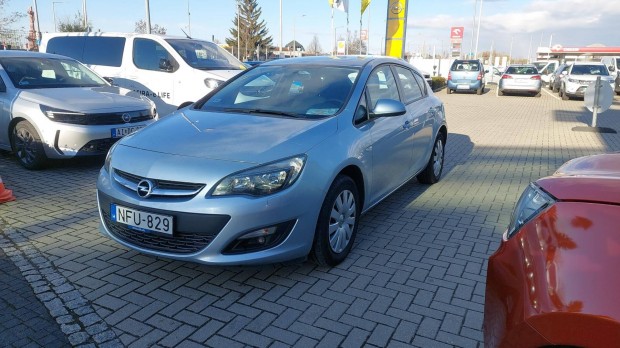 Opel Astra J 1.4 T Enjoy Vezetett szervizknyve...