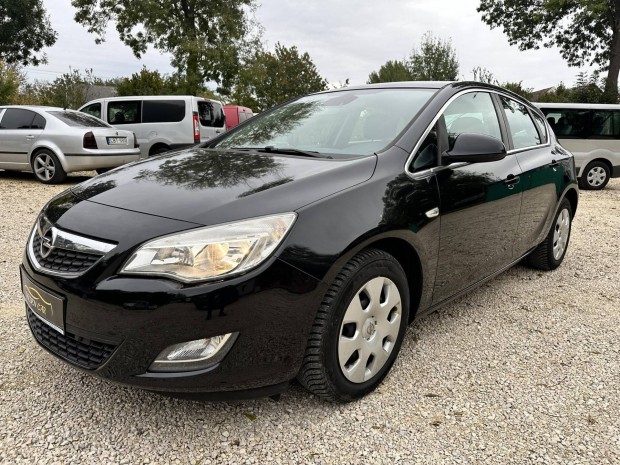 Opel Astra J 1.4 T Essentia