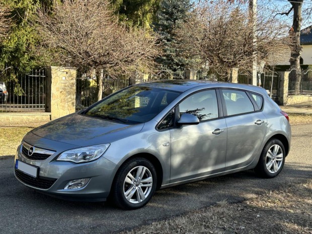 Opel Astra J 1.4 T Essentia jkora ta Magyaror...