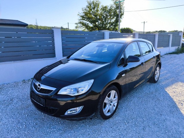 Opel Astra J 1.4 T Essentia ls s kormny ft...