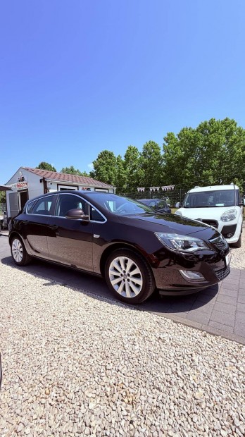 Opel Astra J 1.4 T Essentia Ülésfűtés.Kormányfü...