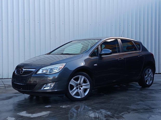 Opel Astra J 1.4 T Selection
