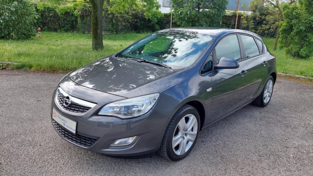 Opel Astra J 1.4 T Sport Edition EURO5 ls+KOR...