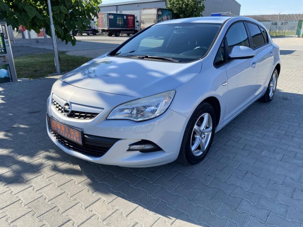 Opel Astra J 1.4 T Sport Gyönyörű Állapot.Friss...