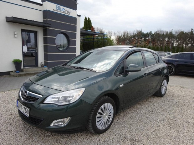 Opel Astra J 1.4 T Sport Megbizható Benzines!Ül...