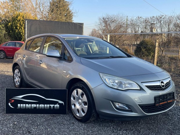 Opel Astra J 1.4 frissen szervizelve friss m�sz...