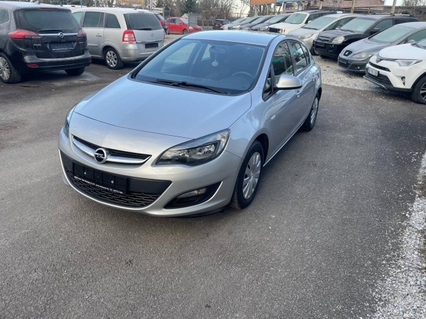 Opel Astra J 1.6 Active 101 ekm! T�li kerekek!...