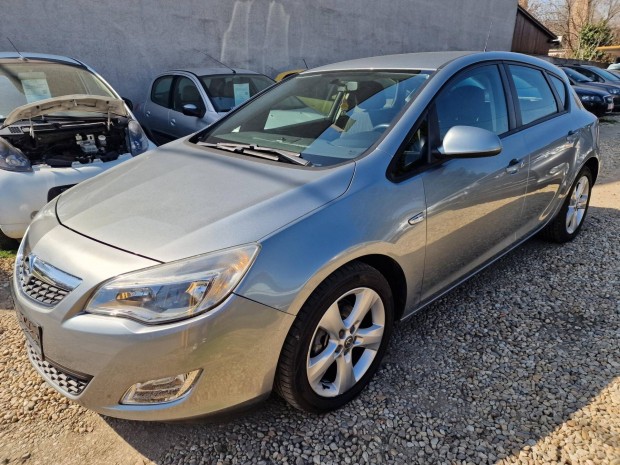 Opel Astra J 1.6 Cosmo 124ezer KM! Friss m�szak...