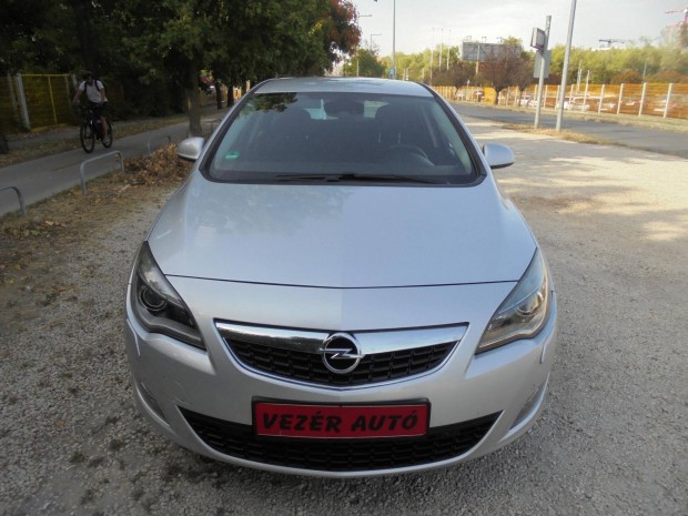 Opel Astra J 1.6 Cosmo Kanyarkővető BI Xenon EL...
