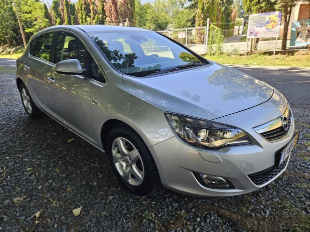 Opel Astra J 1.6 Cosmo (Automata) Szivobenzin-B...