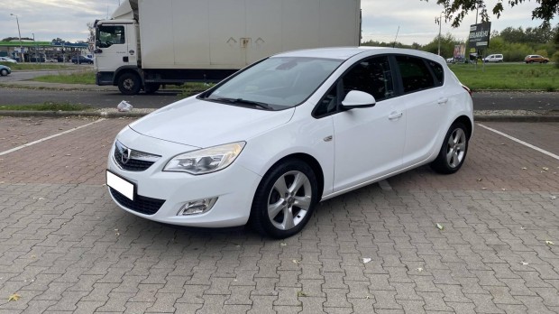 Opel Astra J 1.6 Enjoy