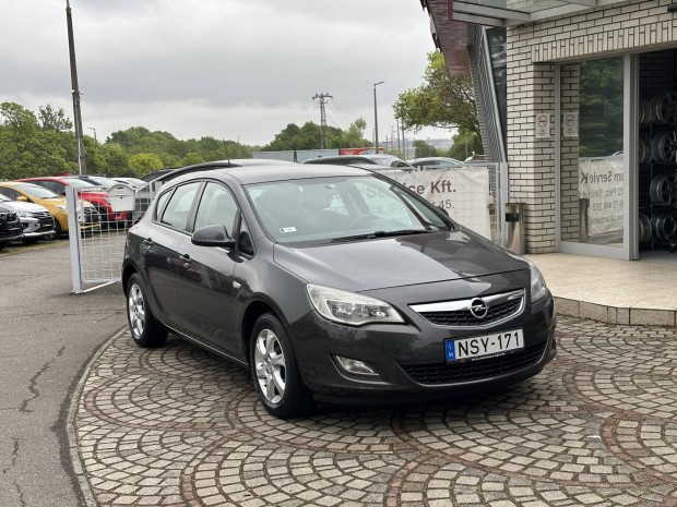 Opel Astra J 1.6 Enjoy