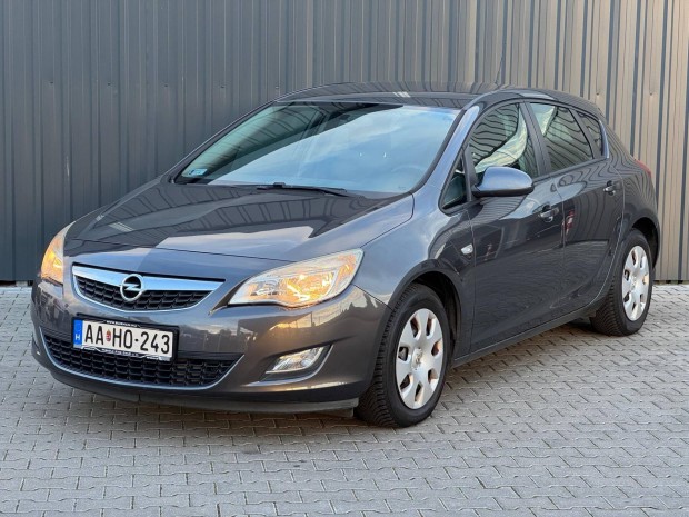Opel Astra J 1.6 Enjoy