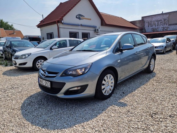 Opel Astra J 1.6 Enjoy