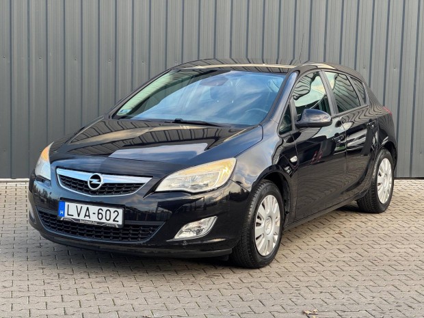 Opel Astra J 1.6 Enjoy