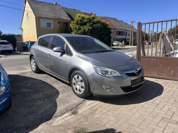 Opel Astra J 1.6 Enjoy