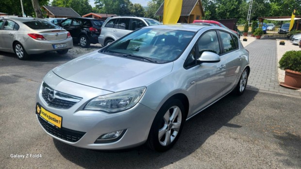 Opel Astra J 1.6 Enjoy Megkímélt szép állapot!...