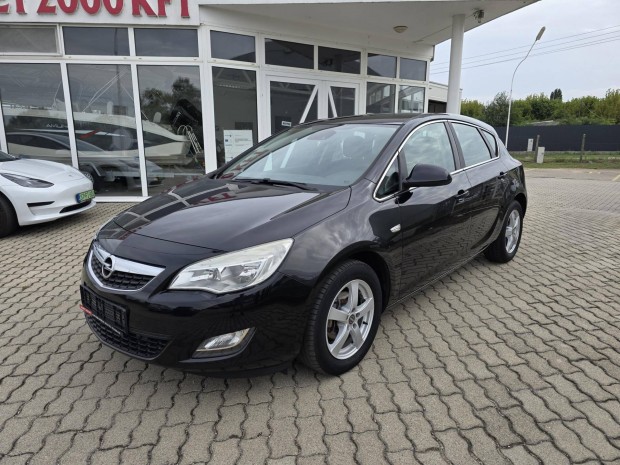 Opel Astra J 1.6 Enjoy Tempomat. Esszenzor