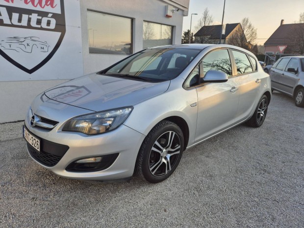 Opel Astra J 1.6 Enjoy Tempomat / 2x elektromos...