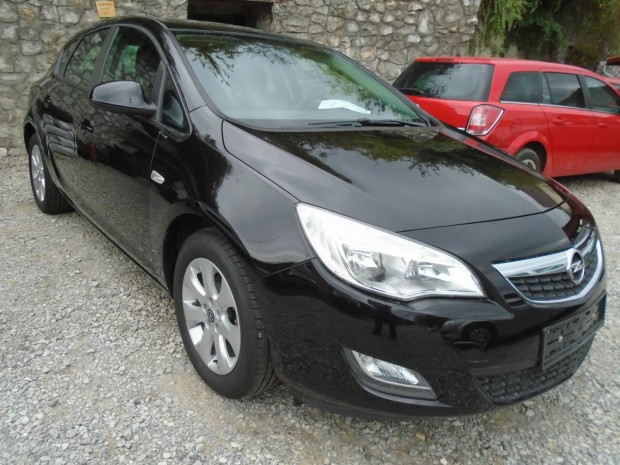 Opel Astra J 1.6 Enjoy Vezetett szervizknyv