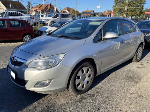 Opel Astra J 1.6 Enjoy Vezetett szervizknyv!