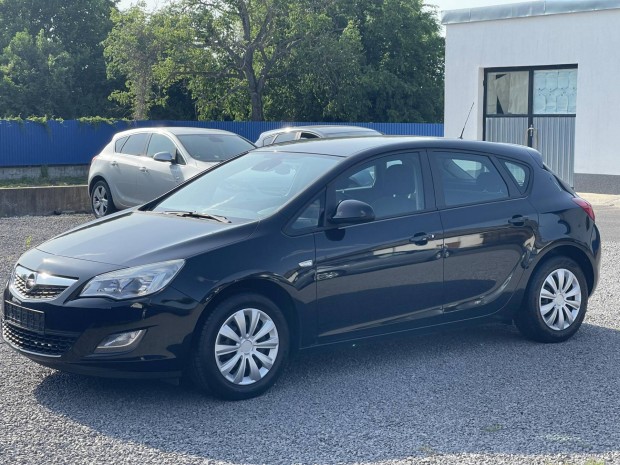 Opel Astra J 1.6 Enjoy ++Gyárihibátlanállapot++...