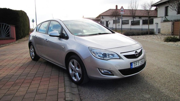 Opel Astra J 1.6 Essentia 2010-Es Modell..19610...