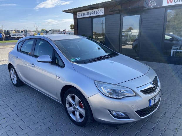 Opel Astra J 1.6 Essentia