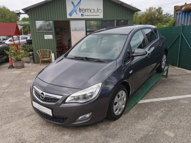 Opel Astra J 1.6 Essentia