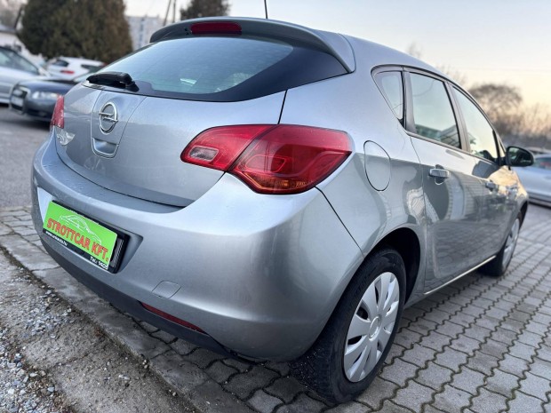 Opel Astra J 1.6 Essentia