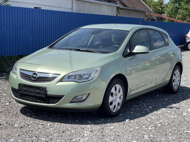 Opel Astra J 1.6 Essentia +139eKM++Frissműszaki...