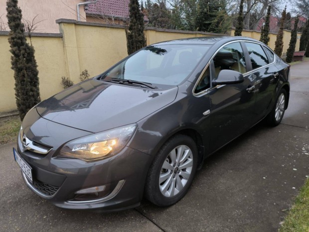 Opel Astra J 1.6 Notchback