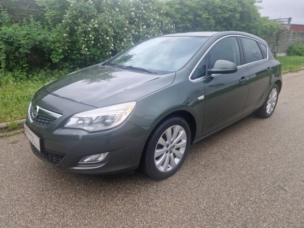Opel Astra J 1.6 Selection Park RADAR Digitklím...