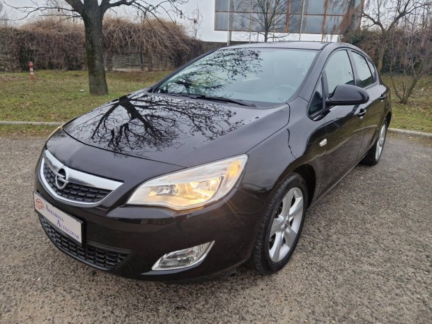 Opel Astra J 1.6 Selection Park RADAR Digitklm...