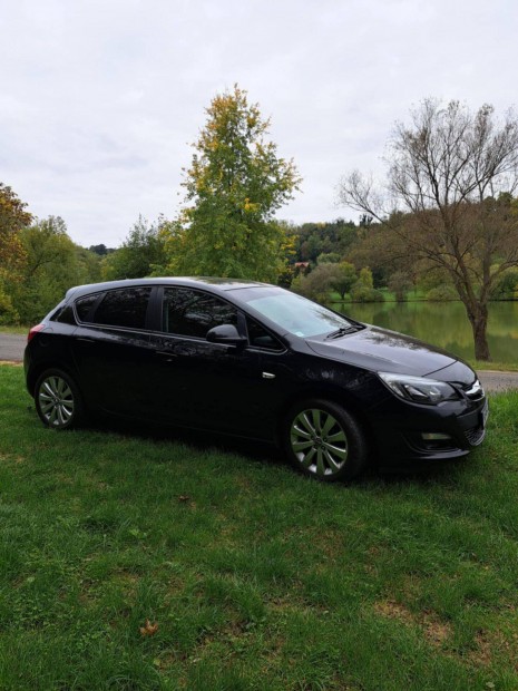 Opel Astra J 1.6 Selection elad