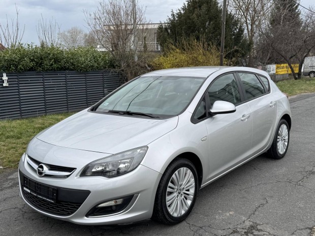 Opel Astra J 1.6 Sport 3 v Garancia/Alufelni/C...