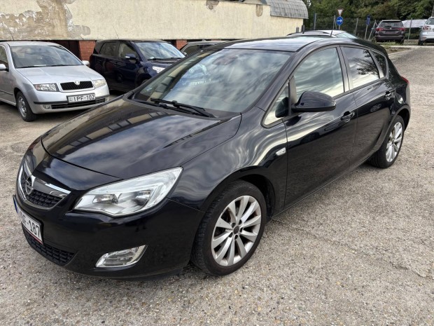Opel Astra J 1.6 Sport