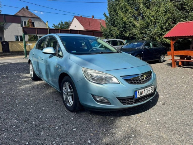Opel Astra J 1.6 Sport