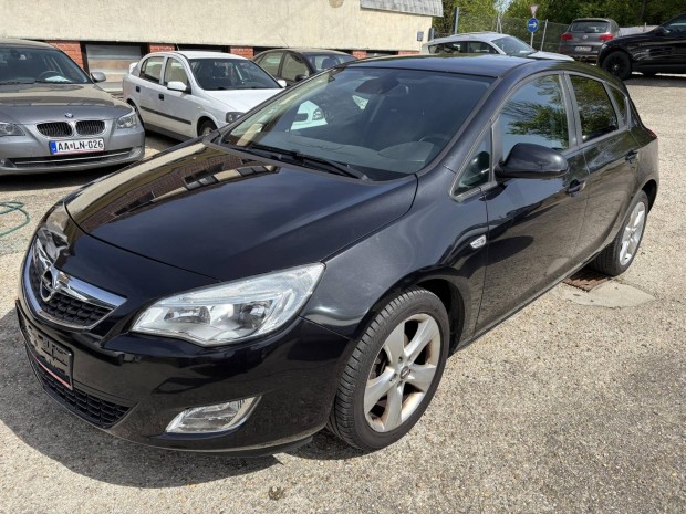 Opel Astra J 1.6 Sport Klima ! Tempomat!