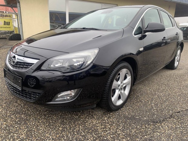 Opel Astra J 1.6 Sport Navi.Spot ls....STB